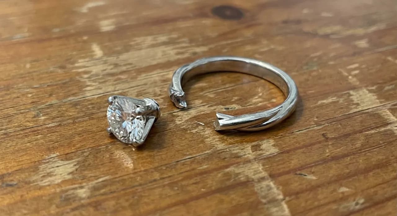 Damaged engagement ring after delivery by Lily Dia Jewellery